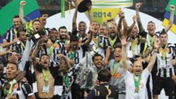 Los jugadores de Atl&eacute;tico Mineiro celebran la consecuci&oacute;n de la Copa de Brasil.