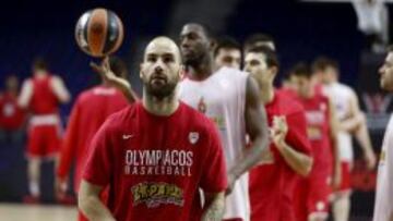 CONCENTRADOS. El CSKA, con Spanoulis al frente, se entrenó ayer en el Barclaycard Center.