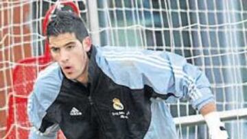 <b>EN ÓRBITA. </b>Kiko Casilla, portero del filial madridista, interesa en Montjuïc.