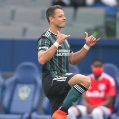 Brian Schmetzer se deshace en elogios por Chicharito