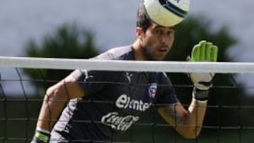 Claudio Bravo reconoció un mal manejo en el caso premios en la Selección.