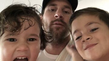 Leo Messi se olvida del Balón de Oro en compa?ía de sus hijos