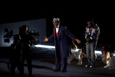 El veterano actor hizo de "Tío Sam" en el espectáculo del descanso que protagonizó Kendrick Lamar.