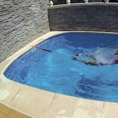 Nadathlon: así es la goma para nadar en una piscina pequeña