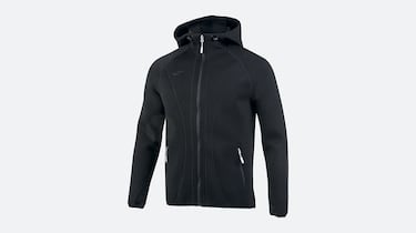 Di adis al fro con esta chaqueta Joma ligera para hombre