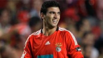 <b>A UN PASO.</b> El extremo español José Antonio Reyes llegó a un acuerdo con el Benfica para seguir cuatro años más, siempre y cuando los lisboetas compren al Atlético de Madrid el resto del pase del andaluz.