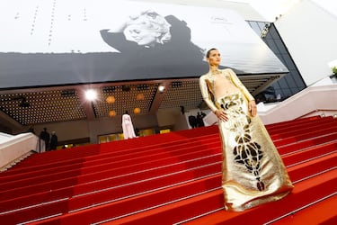 Chloe Lecareux podurante la alfombra roja del Festival de Cannes 2023.