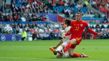 Cardiff (United Kingdom), 11/06/2022.- Wales' captain Gareth Bale fires in a shot on goal during the UEFA Nations League - Group 4 soccer match between Wales and Belgium in Cardiff, Wales, Britain, 11 June 2022. (Incendio, B¨¦lgica, Reino Unido) EFE/EPA/PETER POWELL .