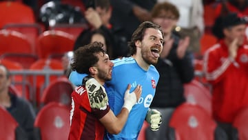 Watch: Goalkeeper scores dramatic late goal in 3-3 MLS thriller
