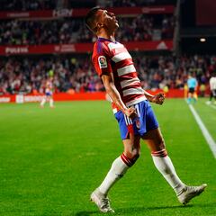 Uzuni lidera la ‘manita’ del Granada ante el Sporting