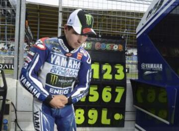 Jorge Lorenzo que corrió tras ser operado de la clavícula.