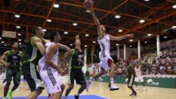 Unicaja y Real Madrid, en el torneo Costa del Sol de 2012.