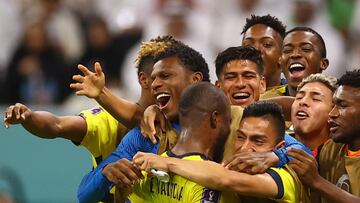 Soccer Football - FIFA World Cup Qatar 2022 - Group A - Qatar v Ecuador - Al Bayt Stadium, Al Khor, Qatar - November 20, 2022 Ecuador's Enner Valencia celebrates scoring their second goal with teammates REUTERS/Kai Pfaffenbach