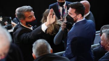 Joan Laporta saluda el pasado mi&eacute;rcoles, con Messi a su izquierda.