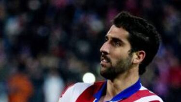 Raúl García celebra su gol.