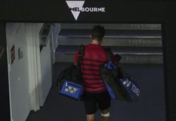 Stan Wawrinka abandona la pista tras perder en semifinales contra Roger Federer.