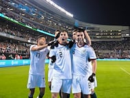 Chicago (United States), 01/04/2026.- Jorge Sanchez (C) of Mexico celebrates with his team after scoring the opening goal during the international friendly soccer match between Mexico and Belgium at Soldier Field in Chicago, Illinois, USA, 31 March 2026. (Futbol, Amistoso, Bélgica) EFE/EPA/VICTOR HILITSKI