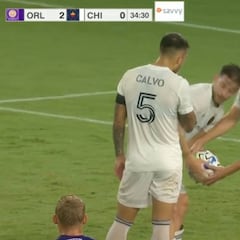 Medrán protagoniza una tensa escena para tirar un penalti en la MLS que acaba de la peor forma