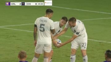 Medr¨¢n protagoniza una tensa escena para tirar un penalti en la MLS que acaba de la peor forma