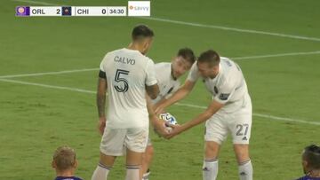 Medrán protagoniza una tensa escena para tirar un penalti en la MLS que acaba de la peor forma