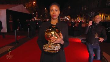 La reacción de los hinchas al ver el Balón de Oro en París