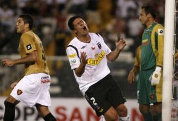 En 2009, el zaguero Rodrigo Riquelme defendi&oacute; en 11 partidos a Colo Colo.	