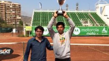 Jorge Aguilar levantó su primera copa del año en el club Palestino.
