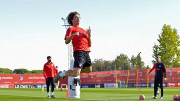 Sesión para los suplentes y sin Savic, Joáo Félix ni Giménez