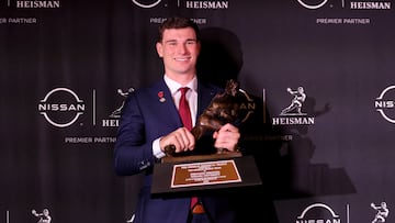 El quarterback de los Indiana Hoosiers ganó el Trofeo Heisman en la NCAA. A pesar de ser nieto de cubanos, eligió el fútbol americano.