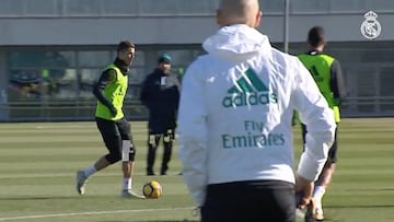 Lucas V¨¢zquez se entrena con el grupo y Bale en el gimnasio