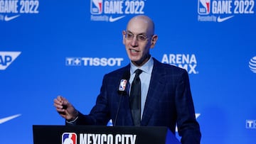 MEX2650. CIUDAD DE MÉXICO (MÉXICO), 17/12/2022.- El comisionado de la NBA, Adam Silver, habla una conferencia de prensa hoy, previo al partido entre los Miami Heat y los San Antonio Spurs, en la ciudad de México (México). Adam Silver, comisionado de la NBA, aseveró este sábado que la liga considera muy seriamente a México para tener un equipo en una futura expansión. EFE/ Isaac Esquivel
