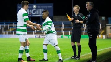 Karamoko Kader Dembele, de 13 años, sustituye a Juck Aitchison (16) en un partido del Celtic Sub-20 ante el Hearts en la Liga de Desarrollo escocesa.