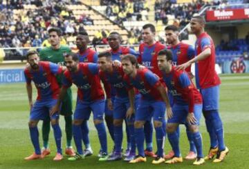 El once inicial del Levante. De pie: Mariño, Jefferson Lerma, Simao, Navarro, Medjani y Derverson. Agachados: Morales, Verza, Toño, Verdú y Rossi.