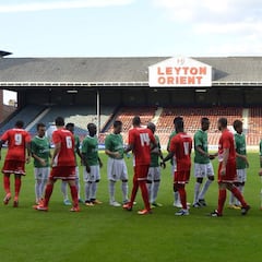 2.000 aficionados del Ajax se quedan colgados para el partido del Chelsea y proponen un plan al Leyton Orient