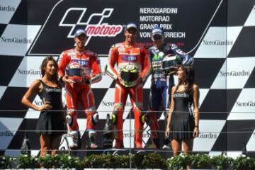 Andrea Davizioso, Andrea Iannone y Jorge Lorenzo en el podio.