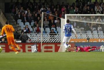 0-2. Bale marca el segundo gol.