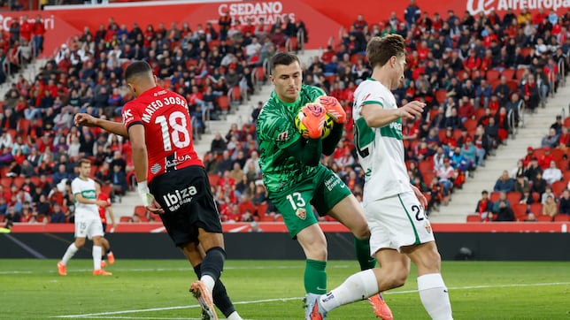 Aprobados y suspensos del Elche: Iñaki Peña salió en las fotos