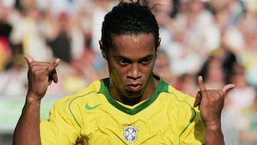 Es cierto que Ronaldinho pudo haber hecho mucho más en su carrera, pero aún así sigue siendo una leyenda. Sus regates y golazos dieron la vuelta al mundo y muchos dicen que es uno de los mejores futbolistas de la historia.