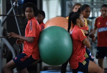 Colombia realiza trabajos de recuperación tras el debut