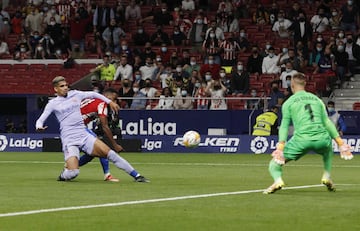 1-0. Thomas Lemar marca el primer gol.