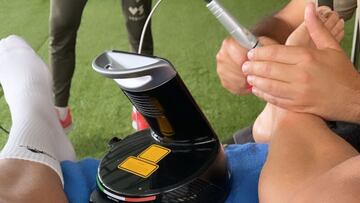 João Félix, del Atlético, se trata con los fisios.