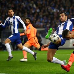 A Bola: el Valencia le gana la partida al Sevilla por Marcano