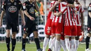 <b>PEGA PRIMERO. </b>El Almería toma ventaja con vistas a la vuelta.