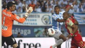 <b>MOMENTO HISTÓRICO. </b>Este es el instante en que Rondón, adelantándose a Gregory, cabecea a la red el gol que supuso la victoria local.