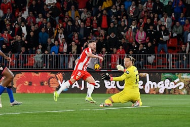 Aprobados y suspensos del Almería: Marezi salva un punto insuficiente