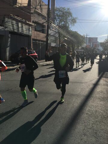 Monterrey vivió una fiesta importante con el Maratón Powerade, donde decenas de corredores desafiaron al frío para cumplir esta meta.