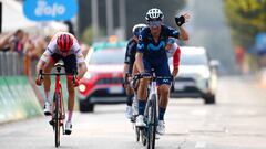Valverde cruza la meta de Como en el Giro de Lombardía.