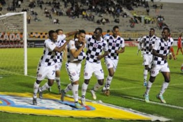 •Boyacá Chicó ganó su único título en primera división en este estadio en 2008 ante América de Cali. •En 1999 debutó Falcao García con Lanceros.