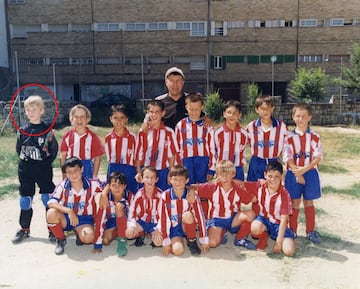 De Gea nació en Madrid el 7 de noviembre de 1990, aunque se crió en Illescas (Toledo). Sus inicios como futbolista fueron en la Escuela del Casarrubuelos a los nueve años.