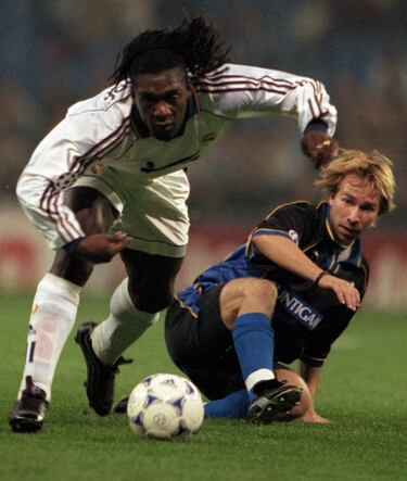 Ocho meses después del derribo de la portería en semifinales de la edición 1997-98, y tras cumplir un encuentro de sanción por ello (el Madrid recibió al Inter de Milán en el Sánchez Pizjuán de Sevilla), el Madrid volvía a jugar en el coliseo de la Castellana. Los blancos recibían al Sturm Graz austriaco, que era la primera vez que visitaba el estadio madridista. Tras adelantarse en el marcador nada más empezar el encuentro, los de Graz se llevaron una goleada liderada por Robert Jarni. El croata marcó dos golazos para enderezar la victoria de los de Hiddink, entonces entrenador blanco. 